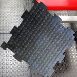 Напольное покрытие из резиновых модулей РезиПлит Double rubber для промышленных цехов